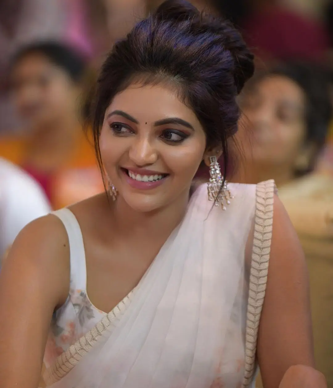 South Indian Actress Athulya Ravi In White Saree Sleeveless Blouse